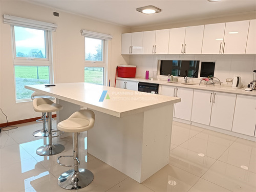 Casa En Venta De 4 Dorm. En Frutillar