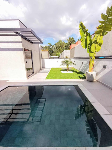 Casa Térrea Impecável Em Condomínio Fechado !!!!