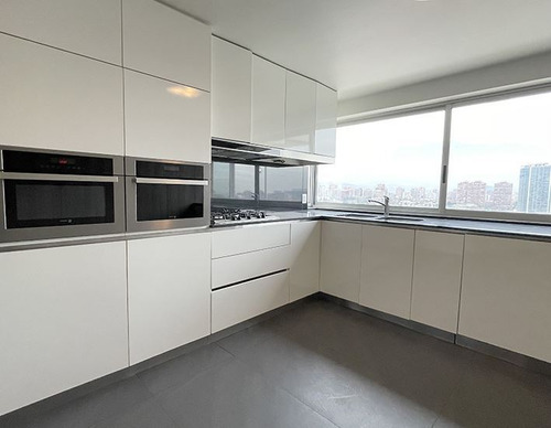 Departamento Full Remodelado En Venta En Vitacura / Vistas