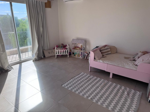 Casa En Venta En Barrio Cerrado Villa Olivos - Venta Particular