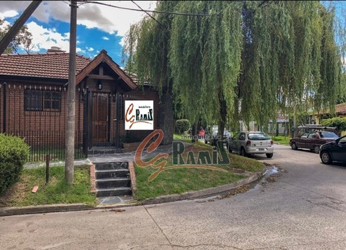 Casa Chalet En Venta, Virgen De La Guardia 100, Ituzaingó. Excelente Oportunidad.