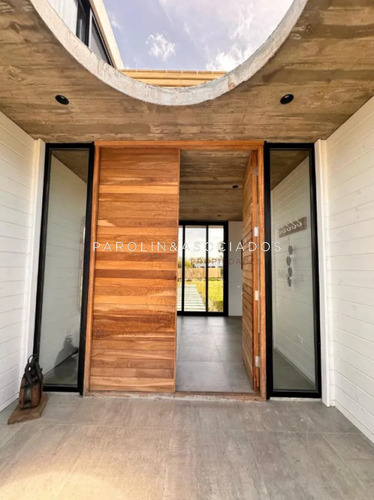Casa En Venta De 4 Dormitorios En Club Del Mar, José Ignacio