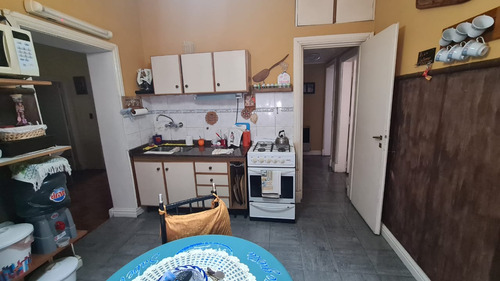 En Venta En El Palomar, En Planta Baja Hermosa Propiedad De 4 Ambientes Con 2 Baños, Living Comedor; Cocina Comedor; Tres Dormitorios Garage Y Fondo. F: 8498