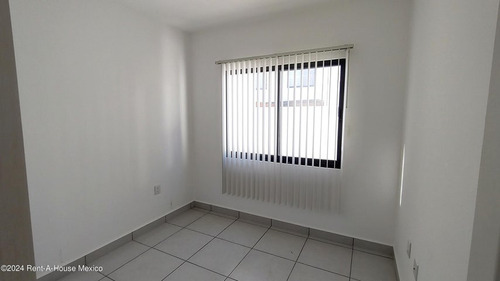 Rento En Privada Con Amenidades Casa En Zakia 3 Recamaras 2 Baños