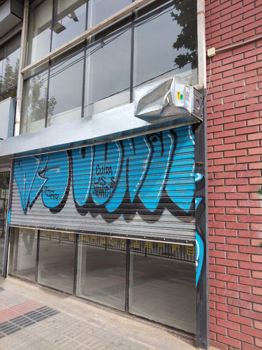 Local 200 Mts. Libres, Primera Linea Vicuña Mackenna.-