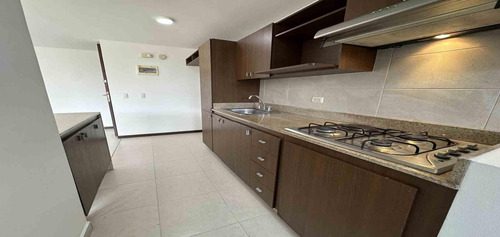 Apartamento En Arriendo Ubicado En Envigado Sector Loma Del Esmeraldal (27260).