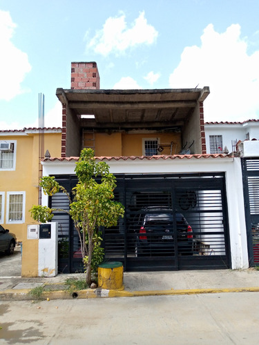 Townhouse En La Urbanización Samanes De Betania I, Charallave.