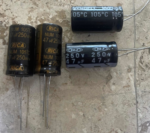 4pcs Capacitor Electrolitico 47uf 250v 2.5x1.3cm