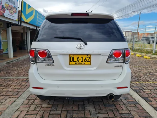Toyota Fortuner Urbana Sr5 2.7cc Mt Aa 4x2