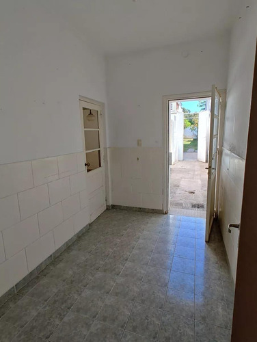 Casa En Venta - 2 Dormitorios 1 Baño - 126mts2 - Azul