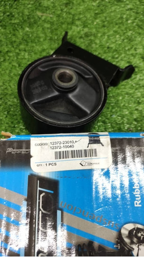 Base Motor Izquierda Toyota Yaris Año 99-05 /  12372-23010