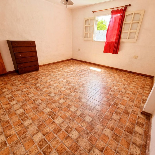 Imagen 10 de 20 de Venta De Amplia Casa Céntrica De 3 Dormitorios C/ Cochera En Cosquín