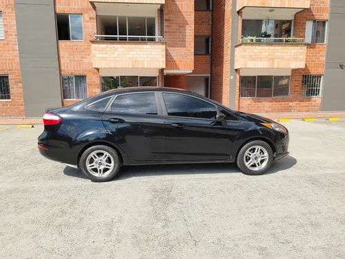 Ford Fiesta Se Sedan