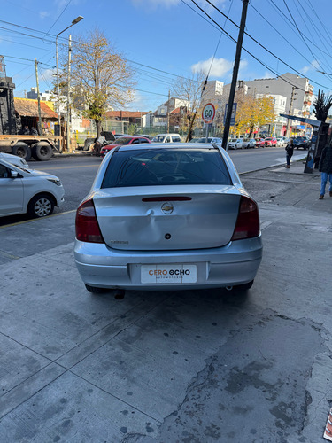 Chevrolet Corsa 1.8 Gl Aa Dh 4P