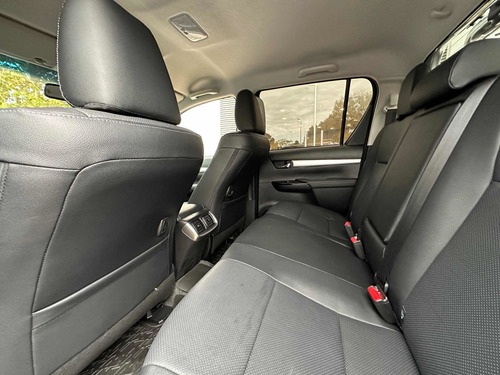 Imagen 22 de 25 de Toyota Hilux 2.8 Cd Srx 177cv 4x4 At 2021 500km