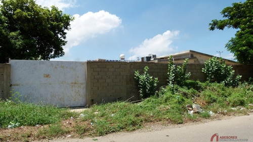 Imagen 6 de 13 de Casa ( Amplio Terreno) Ubicada En La Av. Ollarvides De La Puerta Maraven.