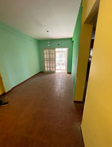 Departamento Rivadavia 248 Temperley- 2 Amb.