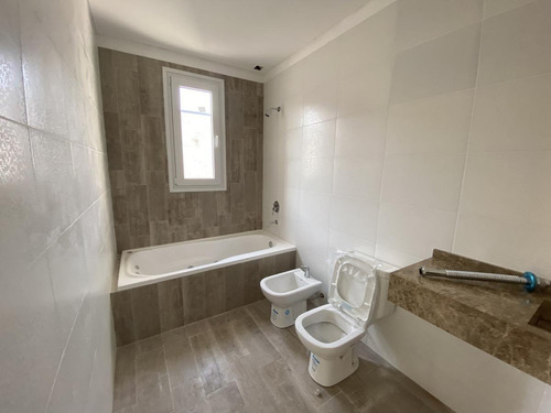 Imagen 8 de 30 de Brisas De Adrogué - Casa A Estrenar