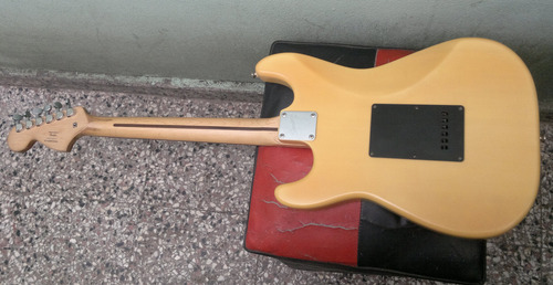 Squier Stratocaster Standard Indonesia Diestro Amarillo Palo De Rosa (Usado)