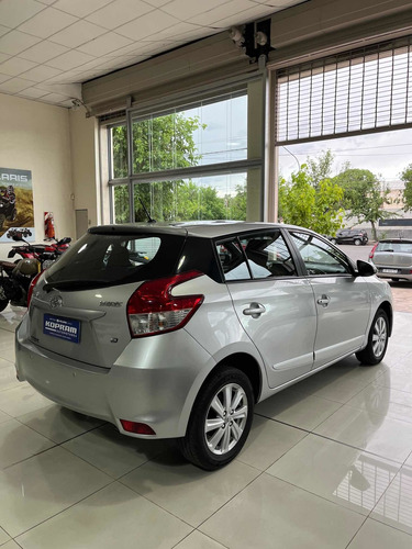 Imagen 2 de 16 de Toyota Yaris 2017 1.5 107cv