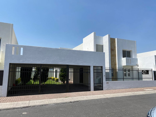 Hermosa Residencia En Valle De Juriquilla, Roof Garden, Gran