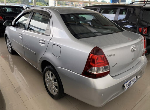 Imagem 3 de 15 de Etios 1.5 X Plus Sedan 16v Flex 4p Manual