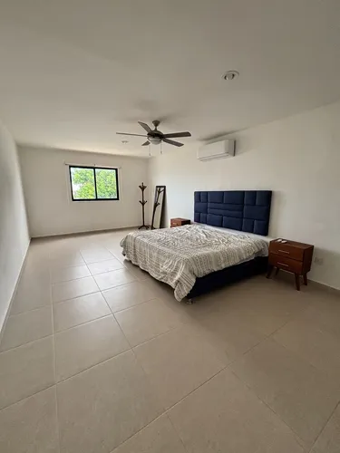Renta De Casa En Privada Botánico, Zona Norte De Mérida