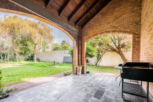 Casa En Monte Grande - 3 Dormitorios Y Escritorio - Apto Credito