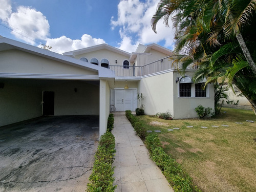 Casa En Alquiler En El Ensanche Julieta, Proximo Sectores Como Urbanizacion Fernandez, Evaristo Morales, El Millon