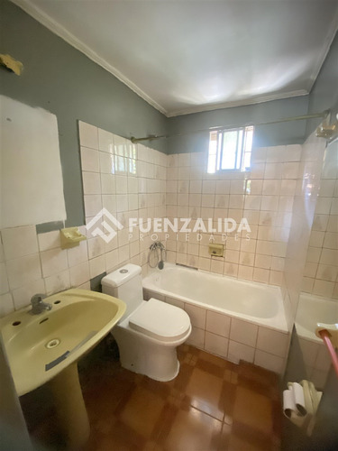 Casa En Venta De 3 Dorm. En Maipú