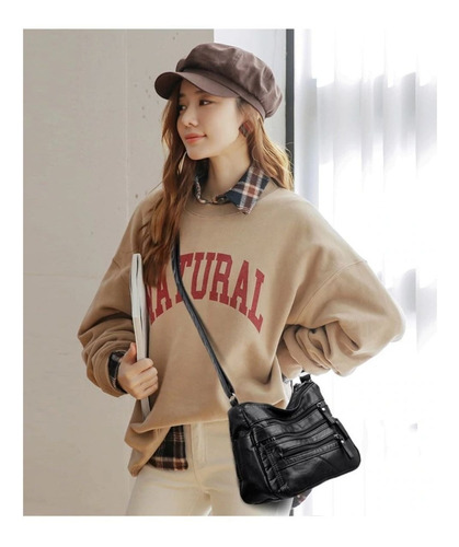 Imagem 1 de 6 de Bolsa Transversal Preta Feminina Com Forro E Zippers
