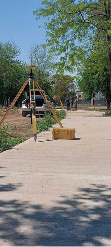Imagen 4 de 10 de Servicio Alquiler Equipos Topografía Gps Rtk Estación Total