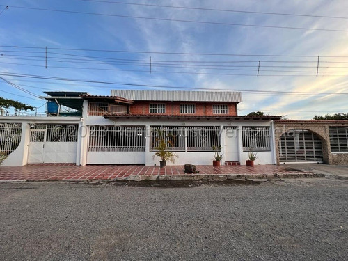 Casa En Venta En Urb. La Fundación, Cagua. 24-7885. Lln