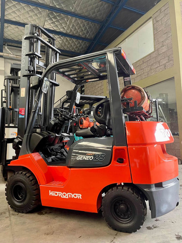 Imagen 4 de 10 de Autoelevador Toyota 2.5tn Desplazador '' Garantia ''
