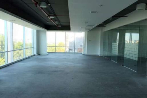 Excelente Oficina Ubicada En Nueva Las Condes