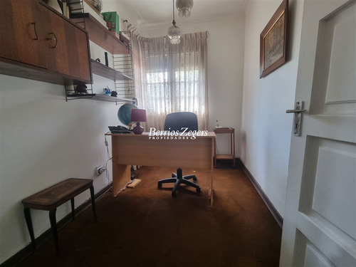 Casa En Venta De 3 Dorm. En Ñuñoa A Pasos Av. Grecia