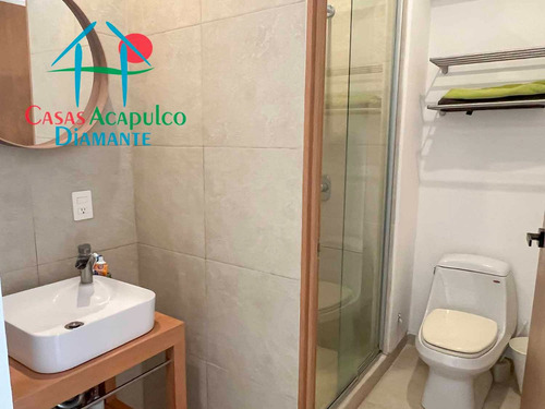 Cad Aura A 006. Balcón Con Vista Parcial Al Mar. En Edificio Con Club De Playa