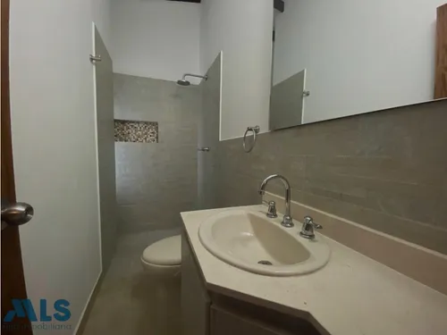 ¡tu Nuevo Hogar Te Espera En El Retiro!(mls#253785)