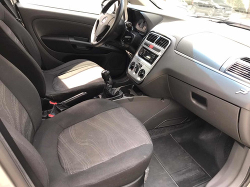 Fiat Punto 1.4 Attractive 2011/2012 Manual