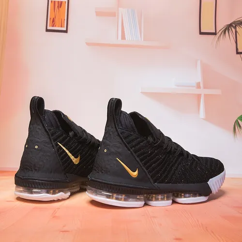 Lebron 16 negras con dorado hotsell