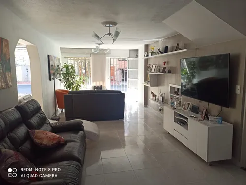 Se Vende Cómoda Casa En La Castellana Primer Piso