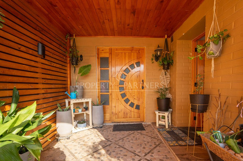 Acogedora Casa En Sector Residencial De Ciudad Del...