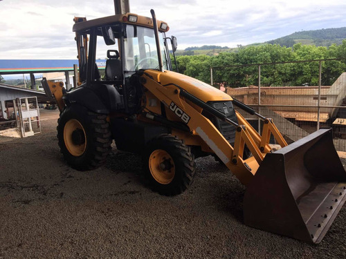 Retroescavadeira Jcb 2013