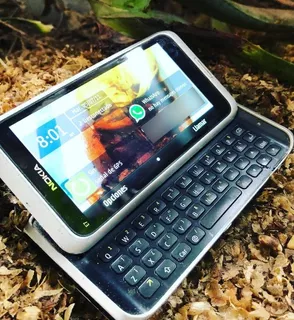 Nokia E7