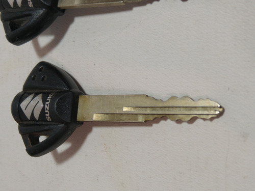 Susuki Llaves Originales Ya Grabadas Precio C/u Gsxr Bouleba (Usado)