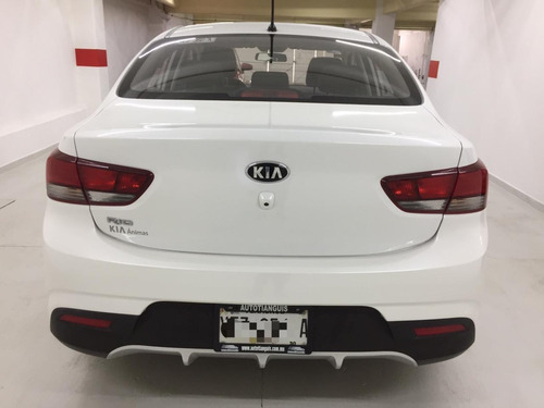 Imagen 3 de 11 de Dm Kia Rio Lx Sedan 2020 Color Blanco.