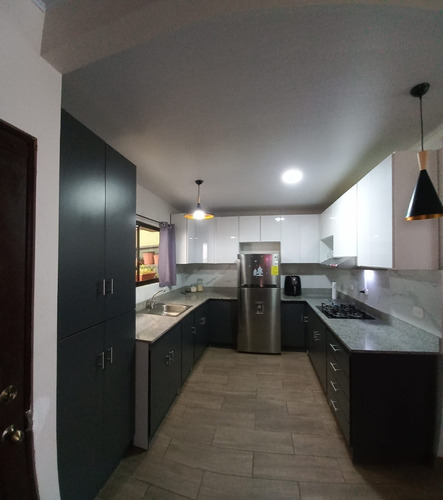 Imagen 1 de 4 de Casa Nueva, Mide 146.7 Mts, Tiene Cochera Para 2 Vehículos, Jardín, Sala, Cocina, Comedor, 2 Cuartos, 1 Baño, Cuarto De Pilas, Patio Y Una Bodega En La Parte Superior De 9 Mts Cuadrados, Super Ilumina