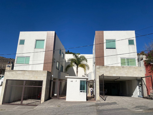 Casa En Venta En Mexico Nuevo, Atizapán De Zaragoza. Aem