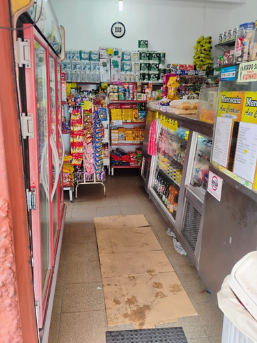 Mercado Com Espaço De Restaurante