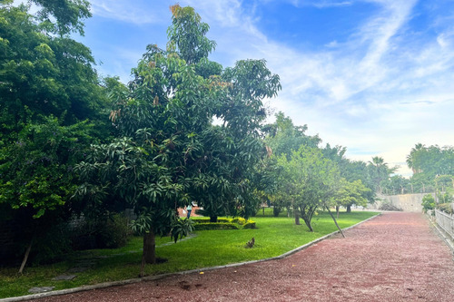Terreno De 2,204 M² En Chiconcuac, Xochitepec, Morelos | Con Alberca Y Explanada Para Eventos